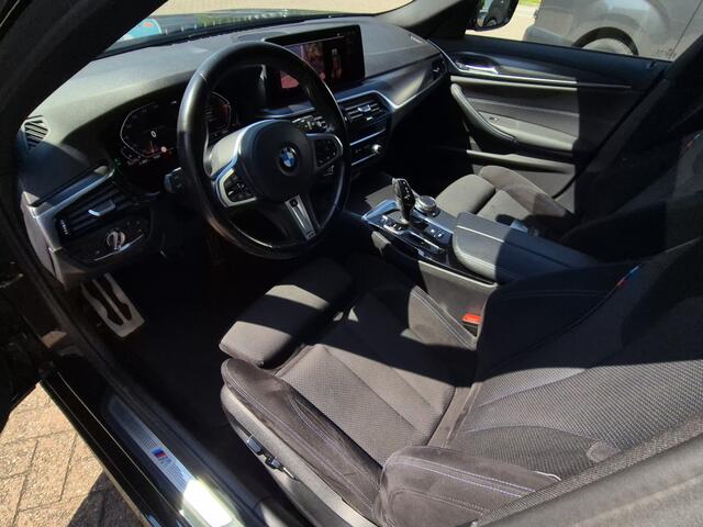 BMW 5-SERIE Touring 520d Business Edition Plus M/ Panorama dak