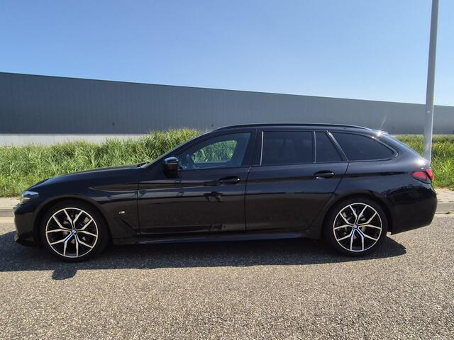BMW 5-SERIE Touring 520d Business Edition Plus M/ Panorama dak