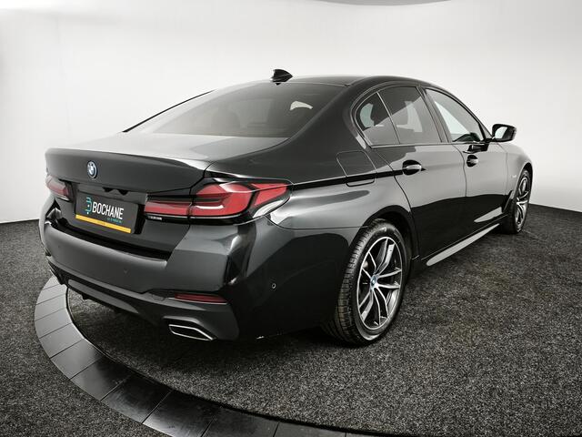 BMW 5-SERIE 530e xDrive High Executive | M-Sport | Schuif-/kanteldak | Harman / Kardon | Driving Assistant Professional |