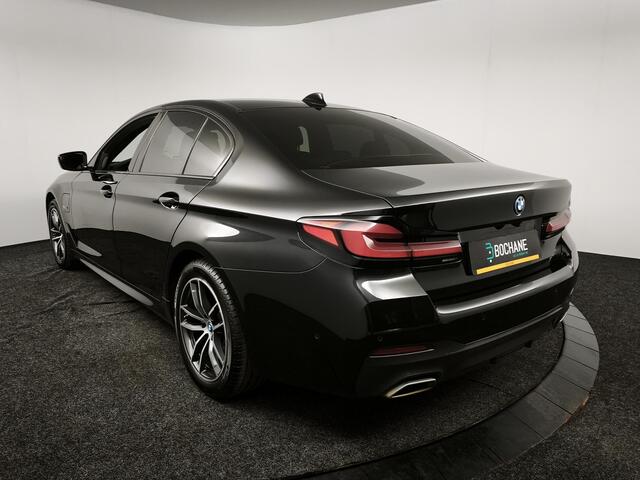 BMW 5-SERIE 530e xDrive High Executive | M-Sport | Schuif-/kanteldak | Harman / Kardon | Driving Assistant Professional |