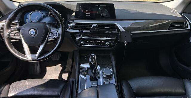 BMW 5-SERIE 530d High Executive 265PK | AUTOMAAT | PANO | Achteruitrijcamera | Leder | Memory | Head Up Display | Virtual | 19 Inch | 2 Sleutels | APK tot 31-05-2027 |