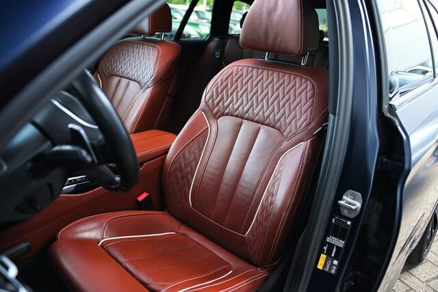 BMW 5-SERIE Touring 530e Executive M Sport Automaat / Trekhaak / Panoramadak / Comfortstoelen / Stoelventilatie / Comfort Access / Laserlight / Head-Up / Harman Kardon / Parking Assistant Plus