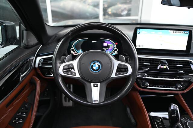 BMW 5-SERIE Touring 530e Executive M Sport Automaat / Trekhaak / Panoramadak / Comfortstoelen / Stoelventilatie / Comfort Access / Laserlight / Head-Up / Harman Kardon / Parking Assistant Plus