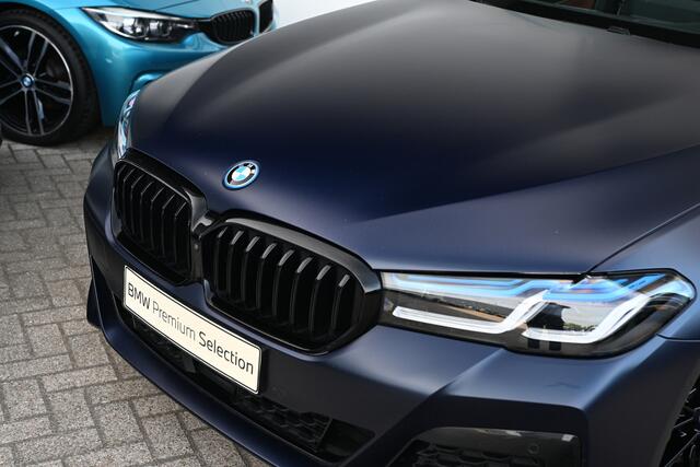 BMW 5-SERIE Touring 530e Executive M Sport Automaat / Trekhaak / Panoramadak / Comfortstoelen / Stoelventilatie / Comfort Access / Laserlight / Head-Up / Harman Kardon / Parking Assistant Plus