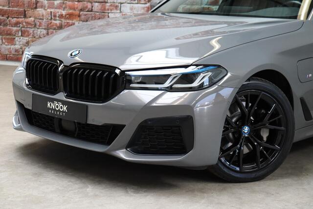 BMW 5-SERIE Sedan 530e High Executive M Sport Pakket Automaat / Live Cockpit Professional / Trekhaak / Laserlight / Comfortstoelen / Driving Assistant Professional / 19 Inch / Harman Kardon / Stoelverwarming / DAB / Parkeerhulp Plus / Stoelverwarming / Extra Getint G