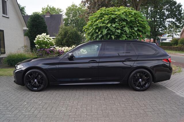 BMW 5-SERIE 530e (292pk) M pakket HUD/HenK/Pano/Comfort Stoelen/