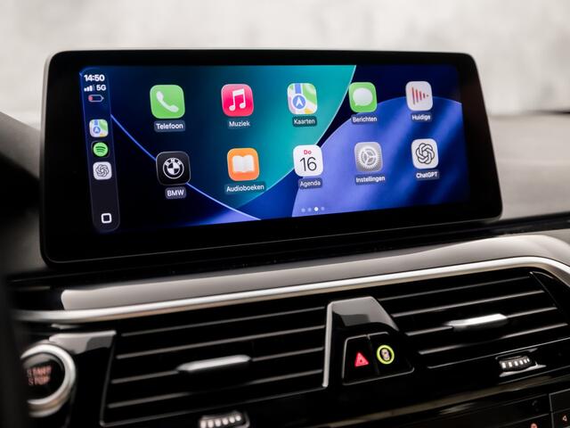 BMW 5-SERIE 530e M Sport High Executive 293Pk Automaat (GROOT NAVI, M PAKKET, HEAD-UP DISPLAY, APPLE CARPLAY, HARMAN/KARDON, ELEK SPORTSTOELEN, CAMERA, STOELVERWARMING, NIEUWSTAAT)