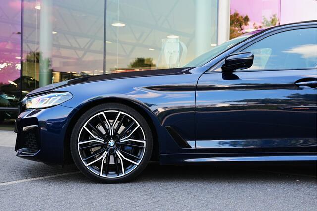 BMW 5-SERIE 530i High Executive M Sport Automaat / Schuif-kanteldak / Driving Assistant Pro. / Comfort Access / Head-Up / Laserlight / Harman Kardon / Parking Assistant Plus