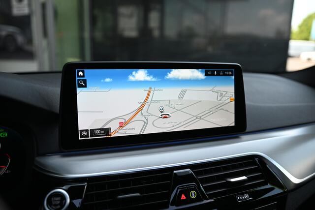 BMW 5-SERIE 530i High Executive M Sport Automaat / Schuif-kanteldak / Driving Assistant Pro. / Comfort Access / Head-Up / Laserlight / Harman Kardon / Parking Assistant Plus