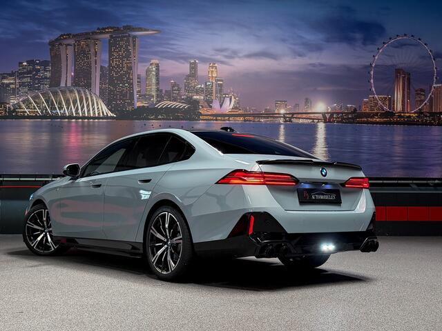 BMW 5-SERIE 520i M-Performance|Panorama|360|HeadUp|NL NAP|BTW