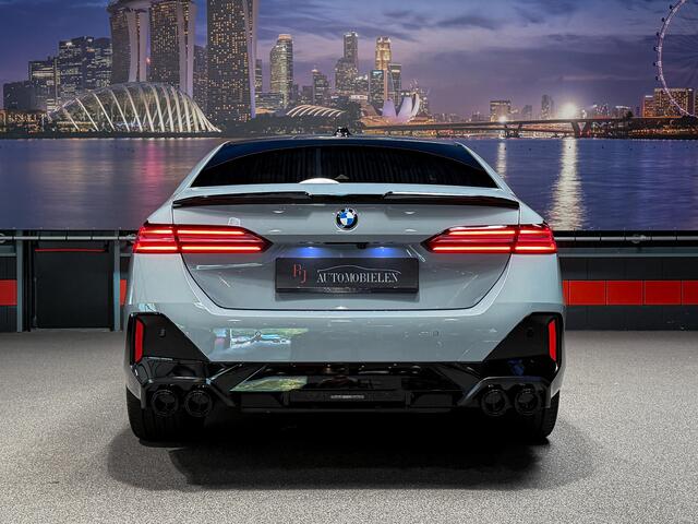 BMW 5-SERIE 520i M-Performance|Panorama|360|HeadUp|NL NAP|BTW