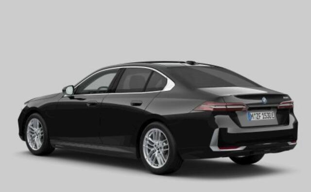 BMW 5-SERIE 530e Panoramadak - Harman Kardon - Driving Assistant Plus - Parking Assistant Plus - Stuurwielrandverwarming - Adaptieve LED koplampen
