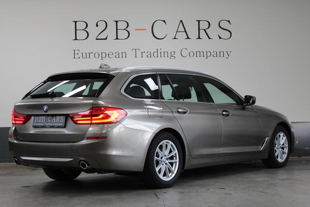 BMW 5-SERIE Touring 520d High Executive | Panorama | Head-up | Leder | Trekhaak