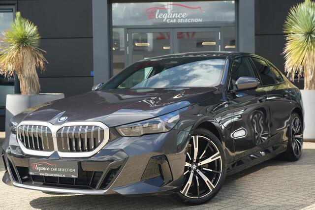 BMW 5-SERIE 530e M Sport Edition 300pk Panoramadak/DrivingAssistProf/360Camera