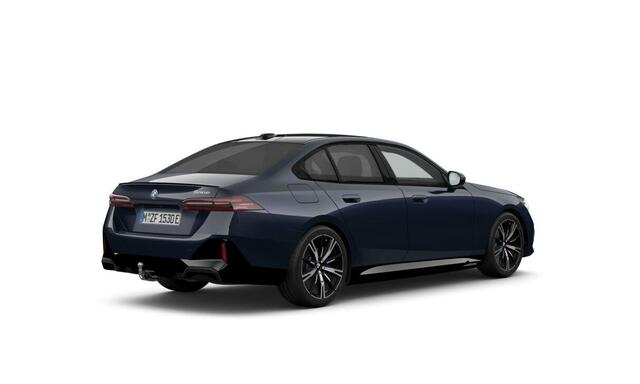 BMW 5-SERIE Sedan 530e | M Sportpakket Pro | Panoramadak | Driving Assistant Plus | Stoelverwarming | Stoelventilatie | Trekhaak