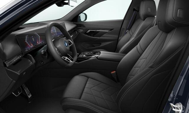 BMW 5-SERIE Sedan 530e | M Sportpakket Pro | Panoramadak | Driving Assistant Plus | Stoelverwarming | Stoelventilatie | Trekhaak