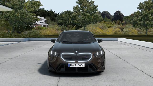 BMW 5-SERIE Touring M5 Automaat / M Drive Professional / Trekhaak / Panoramadak / Carbon-keramische remmen / Parking Assistant Professional / Comfort Access / Bowers & Wilkins