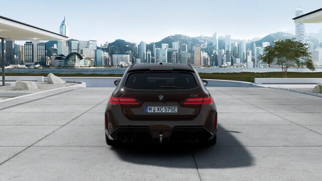 BMW 5-SERIE Touring M5 Automaat / M Drive Professional / Trekhaak / Panoramadak / Carbon-keramische remmen / Parking Assistant Professional / Comfort Access / Bowers & Wilkins
