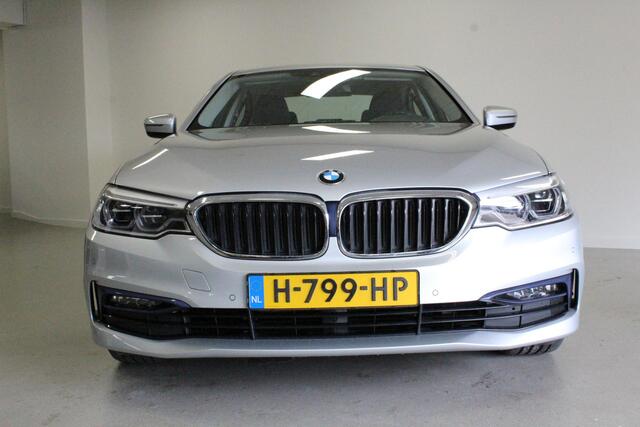 BMW 5-SERIE 530e iPerformance eDrive Edition | HARMAN/KARDON | SFEER | CARPLAY | 18'LMV | DAB | NAVIGATIE | CAMERA | LED |