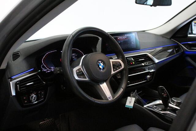 BMW 5-SERIE 530e iPerformance eDrive Edition | HARMAN/KARDON | SFEER | CARPLAY | 18'LMV | DAB | NAVIGATIE | CAMERA | LED |