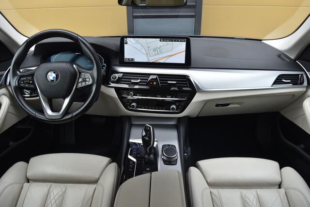 BMW 5-SERIE 530e High Executive * Comfortstoelen * Glazendak * Adaptive LED * Comforttoegang *