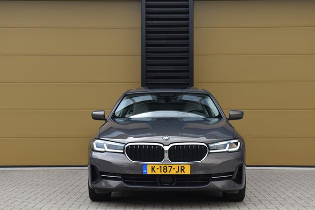 BMW 5-SERIE 530e High Executive * Comfortstoelen * Glazendak * Adaptive LED * Comforttoegang *