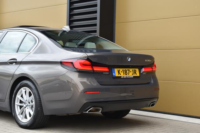 BMW 5-SERIE 530e High Executive * Comfortstoelen * Glazendak * Adaptive LED * Comforttoegang *
