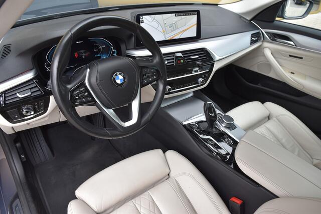 BMW 5-SERIE 530e High Executive * Comfortstoelen * Glazendak * Adaptive LED * Comforttoegang *