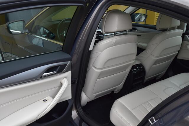 BMW 5-SERIE 530e High Executive * Comfortstoelen * Glazendak * Adaptive LED * Comforttoegang *