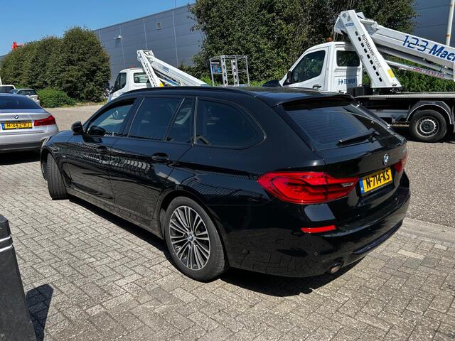 BMW 5-SERIE Touring 520i High Executive 19inch Sportstoelen Getint Glas