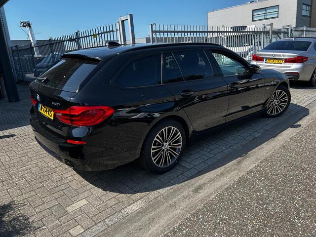 BMW 5-SERIE Touring 520i High Executive 19inch Sportstoelen Getint Glas