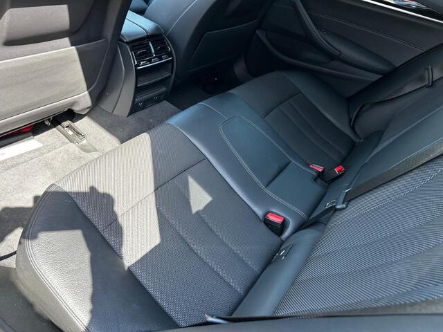 BMW 5-SERIE Touring 520i High Executive 19inch Sportstoelen Getint Glas
