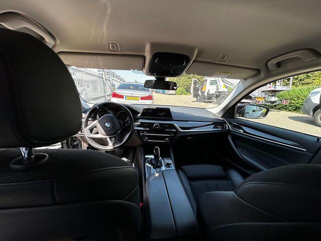 BMW 5-SERIE Touring 520i High Executive 19inch Sportstoelen Getint Glas