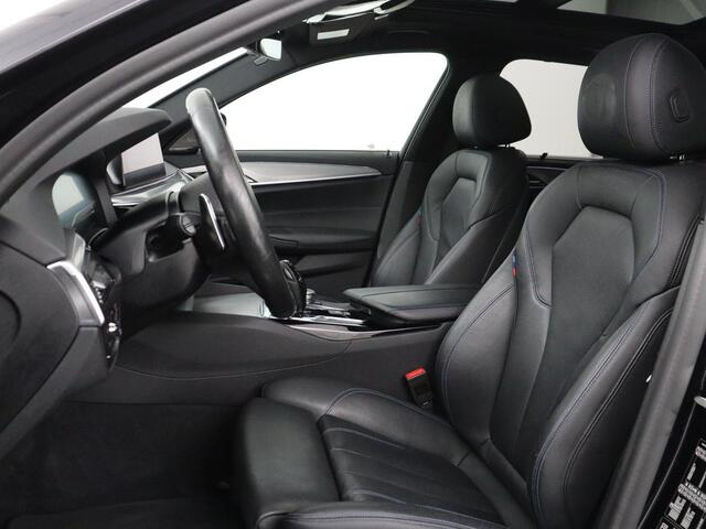 BMW 5-SERIE Touring 530i xDrive M-sport High Executive | Panoramadak | Trekhaak | Head-up | 360 camera | Carplay | Harman/Kardon | Leder | Stuur/stoel verwarming | Virtual Dashboard | Cruise control |