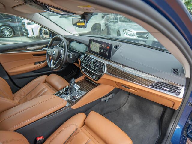 BMW 5-SERIE Touring 520i High Executive | Elc trekhaak | Memory | 360° Camera