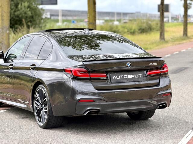 BMW 5-SERIE Sedan 540i High Ex. M-Sport Schuifdak Memory H&K HUD