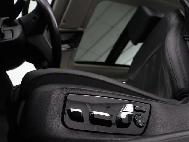 BMW 5-SERIE Touring 520i High Executive | Panoramadak | Trekhaak | Head-Up | Stoelventilatie | Stoel & Stuurverwarming | Adaptive cruise | Navigatie | DAB+ | Carplay | Sfeerverlichting | Park assist | Climate control