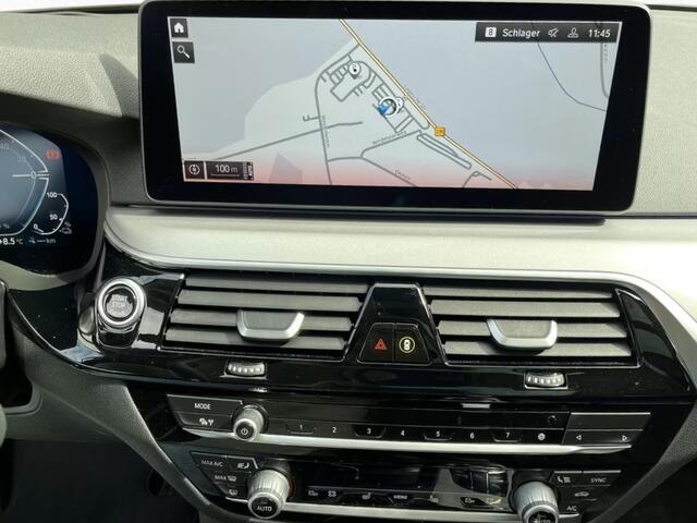 BMW 5-SERIE Touring 530e ** LASER, NAVI+, DAKOTA LEDER, PANORAMA, HuD, KEYLESS, MEM, 43k onder NP ** 1e EIG - UNFALLFREI - BMW GAR ** ** INFORMEER OOK NAAR ONZE AANTREKKELIJKE FINANCIAL-LEASE TARIEVEN **