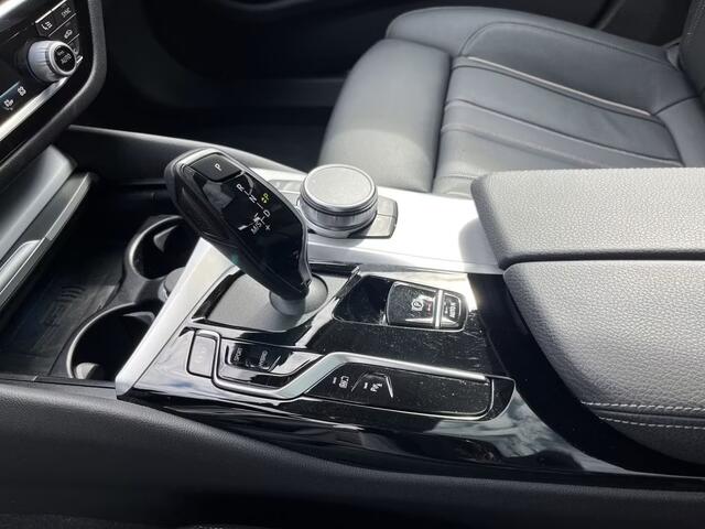 BMW 5-SERIE Touring 530e ** LASER, NAVI+, DAKOTA LEDER, PANORAMA, HuD, KEYLESS, MEM, 42k onder NP ** 1e EIG - UNFALLFREI - BMW GAR ** ** INFORMEER OOK NAAR ONZE AANTREKKELIJKE FINANCIAL-LEASE TARIEVEN **