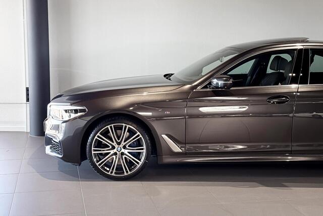 BMW 5-SERIE Sedan 540i xDrive High Executive | M Sport Plus | Glazen schuif-/kanteldak | Harman Kardon | Stoelverwarming | Head-Up Display |