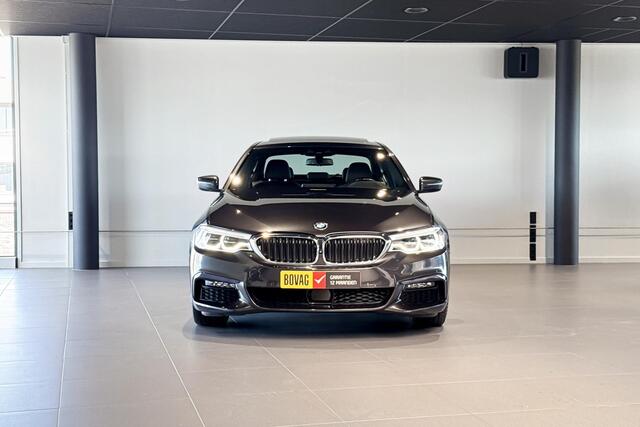 BMW 5-SERIE Sedan 540i xDrive High Executive | M Sport Plus | Glazen schuif-/kanteldak | Harman Kardon | Stoelverwarming | Head-Up Display |