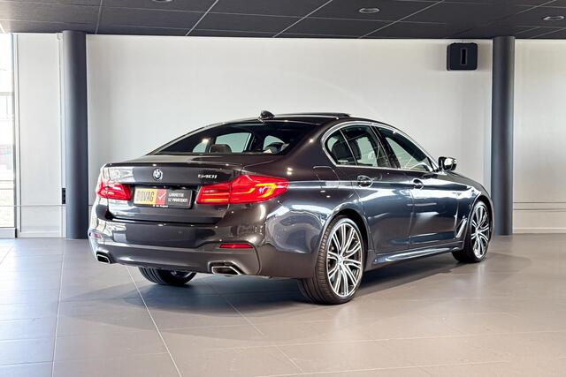 BMW 5-SERIE Sedan 540i xDrive High Executive | M Sport Plus | Glazen schuif-/kanteldak | Harman Kardon | Stoelverwarming | Head-Up Display |