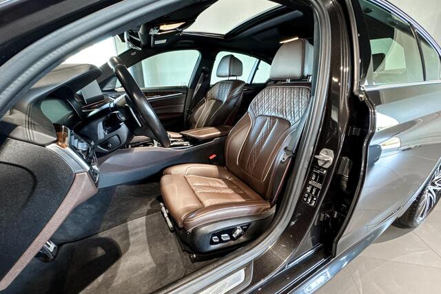 BMW 5-SERIE Sedan 540i xDrive High Executive | M Sport Plus | Glazen schuif-/kanteldak | Harman Kardon | Stoelverwarming | Head-Up Display |