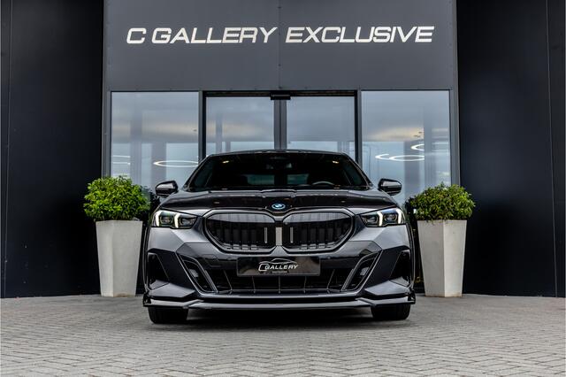 BMW 5-SERIE 530e M Sport Edition - Maxton Bodykit | Panorama | H&K | Stoelkoeling | Memory