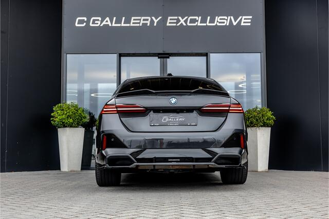 BMW 5-SERIE 530e M Sport Edition - Maxton Bodykit | Panorama | H&K | Stoelkoeling | Memory