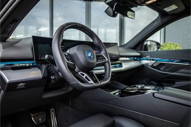 BMW 5-SERIE 530e M Sport Edition - Maxton Bodykit | Panorama | H&K | Stoelkoeling | Memory