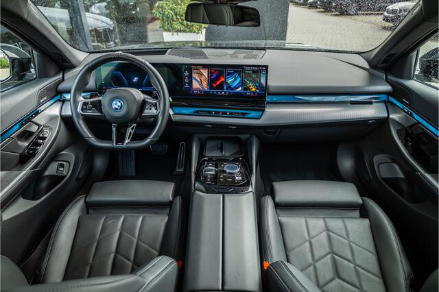 BMW 5-SERIE 530e M Sport Edition - Maxton Bodykit | Panorama | H&K | Stoelkoeling | Memory