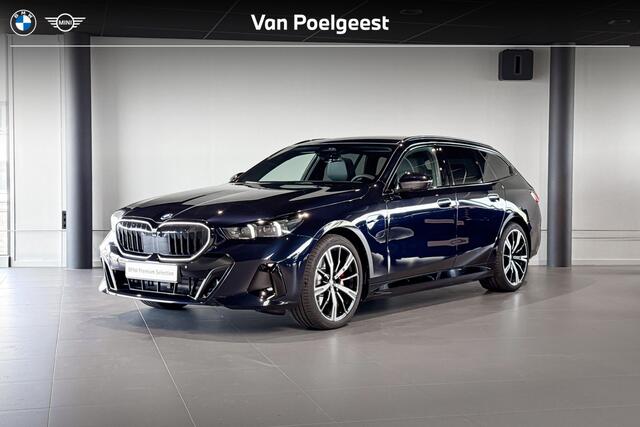 BMW 5-SERIE Touring 530e M Sport Edition | M Sport Pro | Glazen Panoramadak | Stoelverwarming | Head-Up Display | Trekhaak |