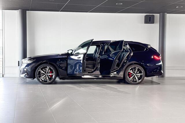 BMW 5-SERIE Touring 530e M Sport Edition | M Sport Pro | Glazen Panoramadak | Stoelverwarming | Head-Up Display | Trekhaak |
