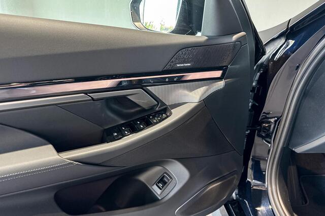 BMW 5-SERIE Touring 530e M Sport Edition | M Sport Pro | Glazen Panoramadak | Stoelverwarming | Head-Up Display | Trekhaak |